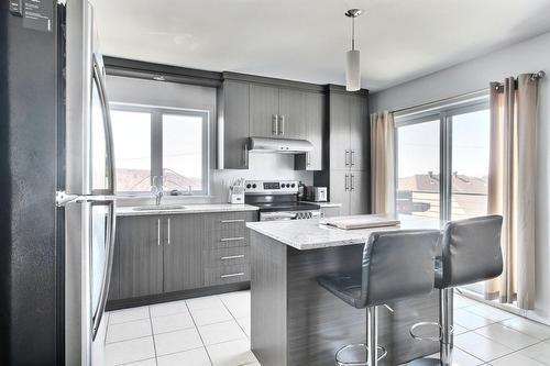 Superbe 4 1/2 + Bureau , LÉVIS, (St-David) 2ieme étage, air clim, 2 STATIONNEMENTS EXTÉRIEURS INCLUS, LIBRE LE 1ier juillet 2026. | 3229691