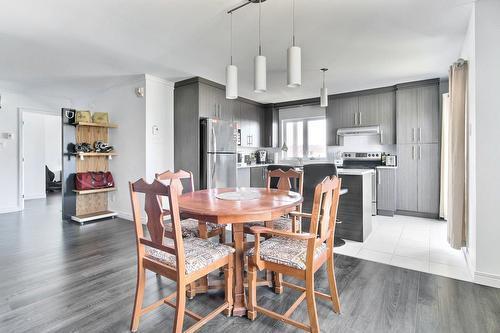 Superbe 4 1/2 + Bureau , LÉVIS, (St-David) 2ieme étage, air clim, 2 STATIONNEMENTS EXTÉRIEURS INCLUS, LIBRE LE 1ier juillet 2026. | 3229691