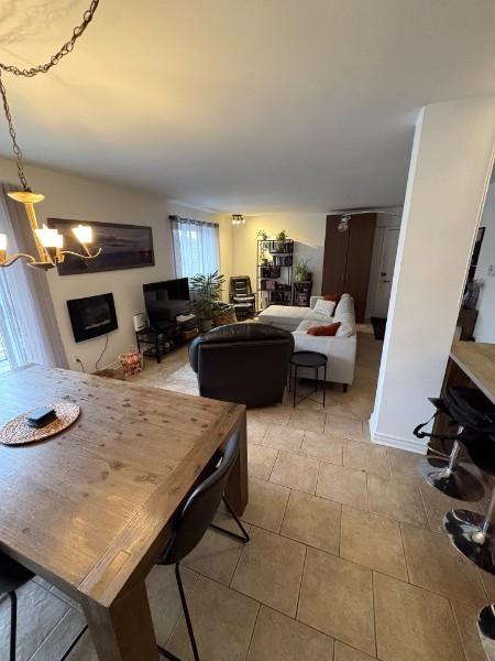 Grand 6 ½, 1 200 pied carré (111 mètres carrés), très ensoleillé, rénové en 2018 | 3229710