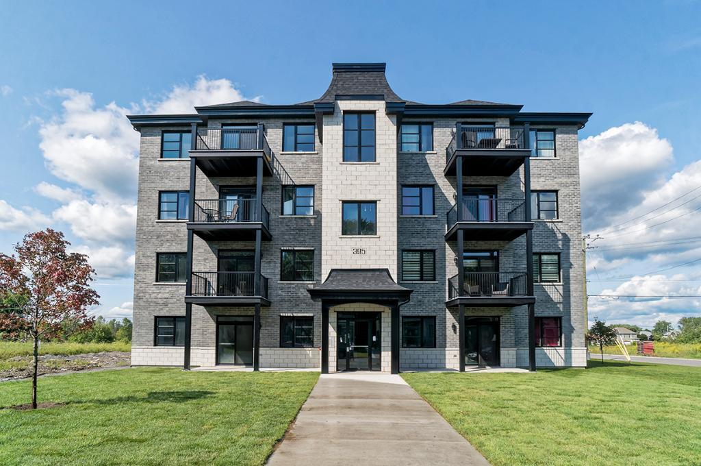 PLUSIEURS 4 1/2 - PLAFONDS 9 PIEDS - ASCENSEUR - DIPOSNIBLES IMMÉDIATEMENT OU JUILLET | 3229718