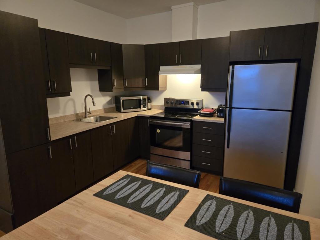 2 bedrooms with hard wood floors | 3229721