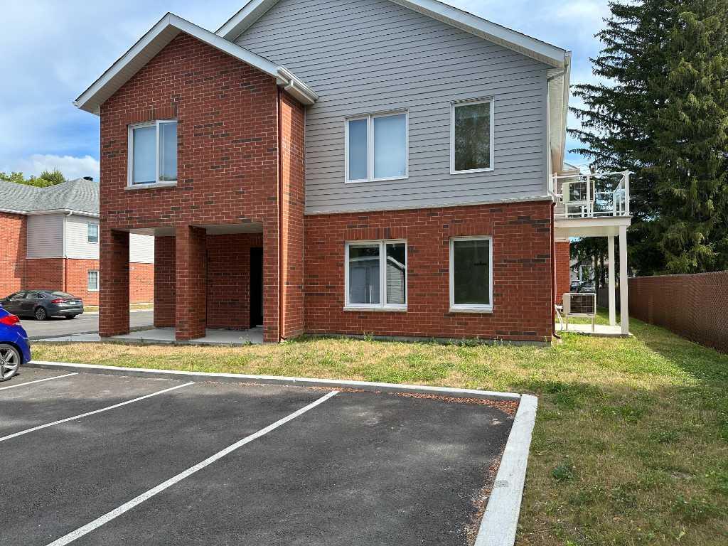 5 1/2 à louer - L'assomption, St-gérard-de-majella ( Inclus: Électros complet, 2 stationnements, cabanon, air climatisé) | 3229728
