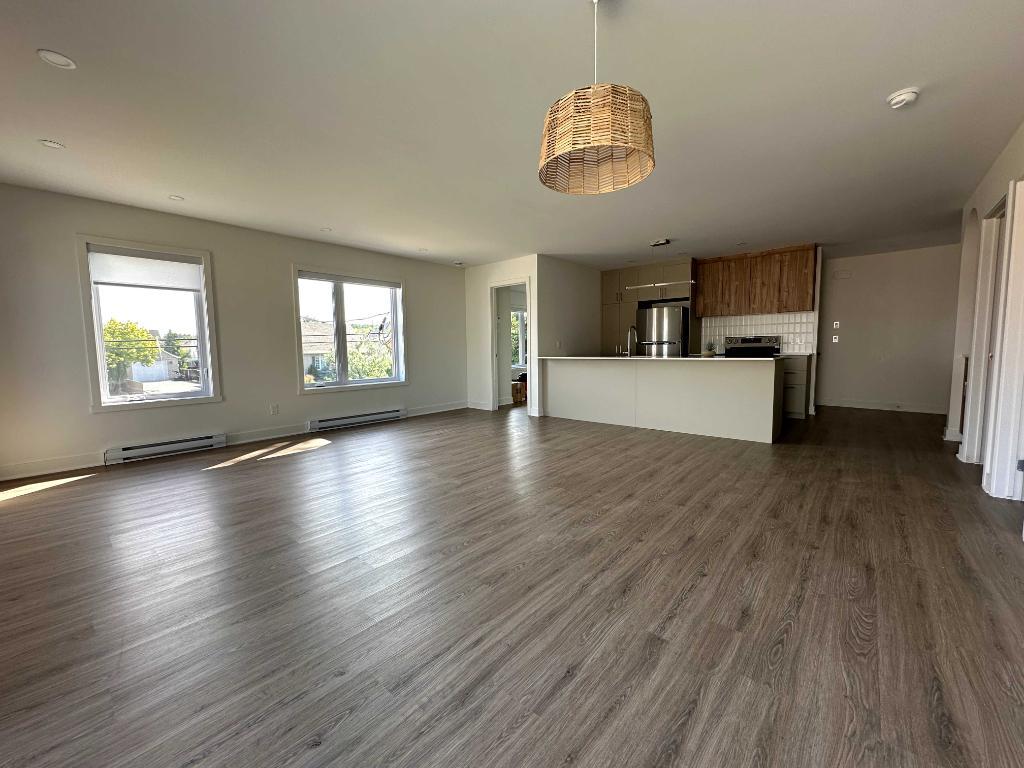 5 1/2 à louer - L'assomption, St-gérard-de-majella ( Inclus: Électros complet, 2 stationnements, cabanon, air climatisé) | 3229728