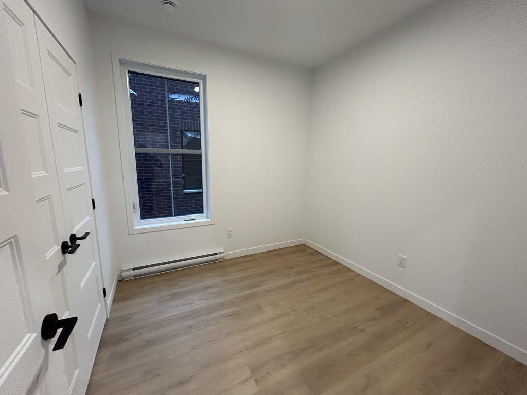 MAGNIFIQUE 5 1/2 - 1er JUILLET - TRIPLEX - 2 STATIONNEMENTS | 3229729