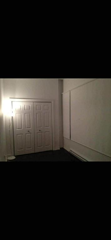 Beau et unique 4 1/2 propre en son genre avec grande terrasse privée+parking interne plus borne de recharge pour auto électrique à partir du 1ier mai. | 3229732