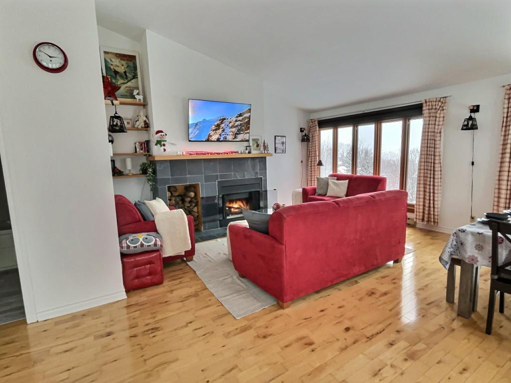 Chalet meublé Mont Sutton – 4 chambres + spa – Location 31 jours et + | 3229738