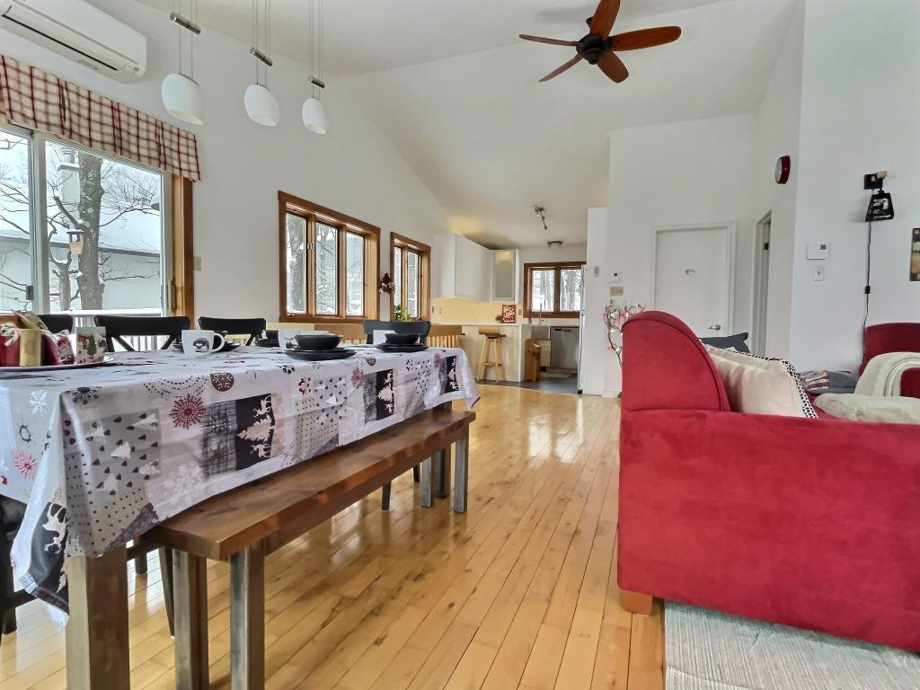 Chalet meublé Mont Sutton – 4 chambres + spa – Location 31 jours et + | 3229738