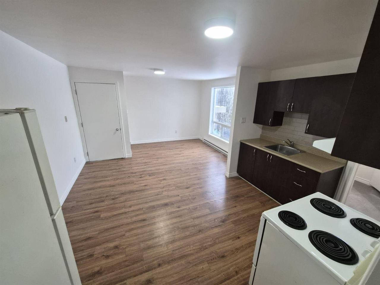 Immeuble - 101 7e Avenue Sud 3 Et Demi - Richmond | 3229783