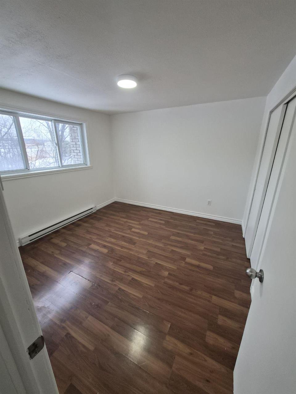 Immeuble - 101 7e Avenue Sud 3 Et Demi - Richmond | 3229783