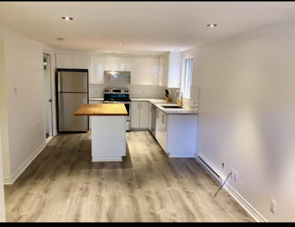 Superbe 2 1/2 Ensoleillé Semi-meublé | 3229872