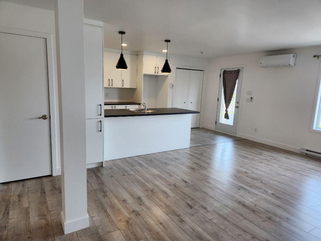 APPARTEMENT **3 ½** style MAISON DE VILLE au CŒUR de STE-FOY | 3236590