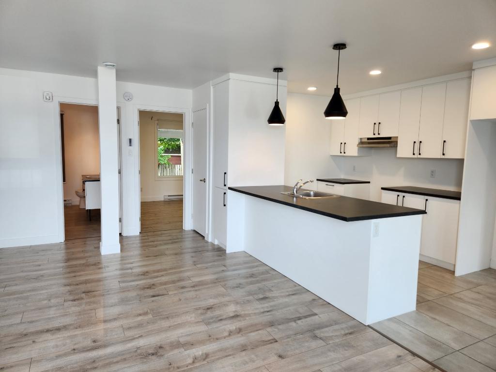 APPARTEMENT **3 ½** style MAISON DE VILLE au CŒUR de STE-FOY | 3236590