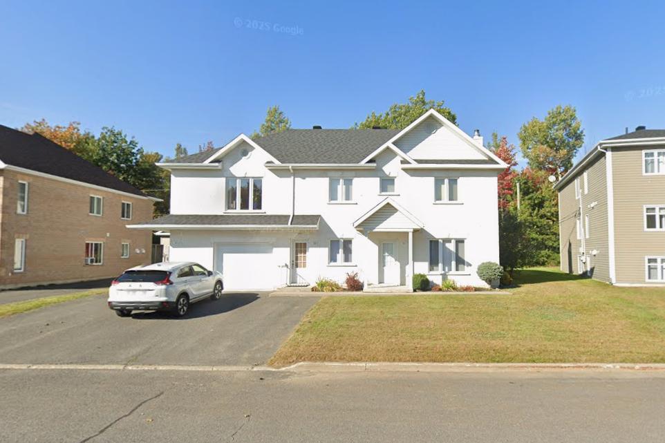 Grand logement avec garage et terrain | 3229949