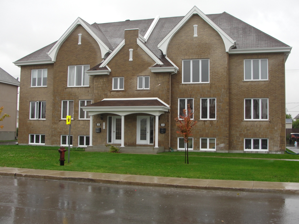 Grand 4 ½ Style Condo Fraichement Peint | 3230676