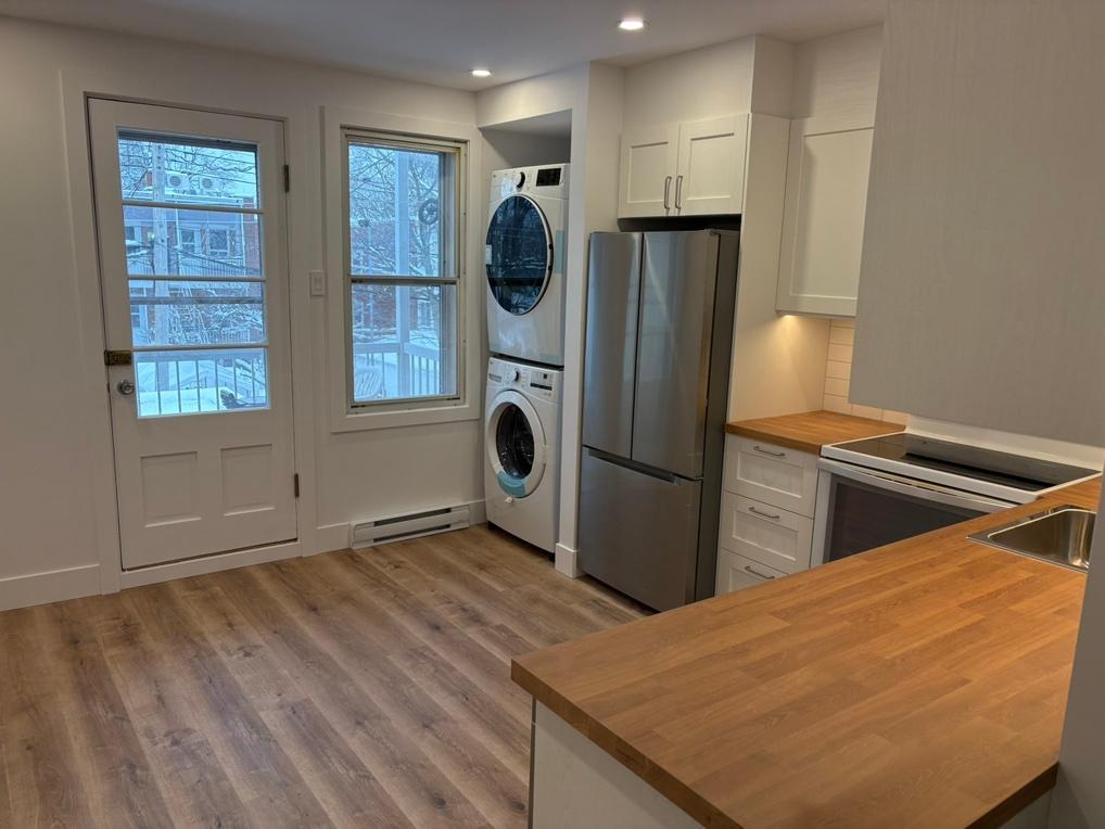 Grand 2 1/2 - Rénové - Cuisine Séparée | 3230709