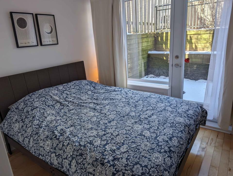 Condo 2 chambres sur 2 étages entièrement meublé – Verdun – tout inclus – stationnement extérieur – 5 min du métro | 3230751