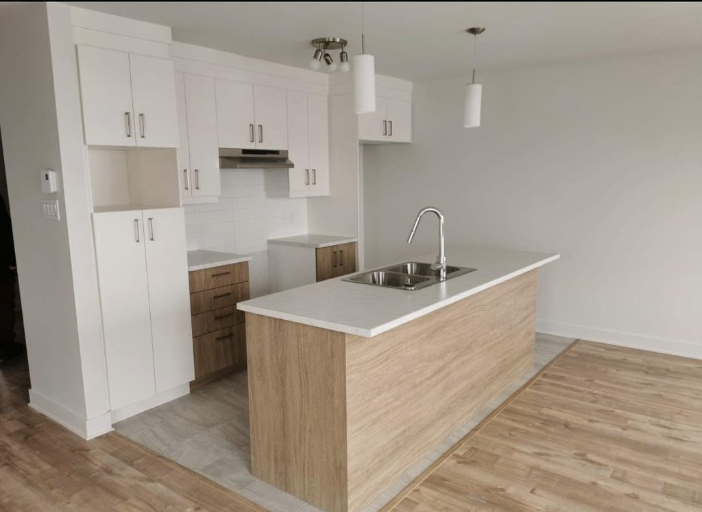 Beau 3 ½ Très Lumineux à Louer | 3231280