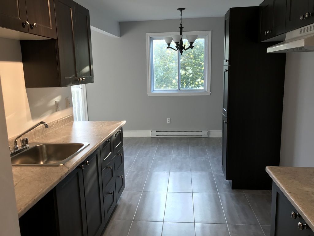 41/2 Situé Près Des Services | 3231572