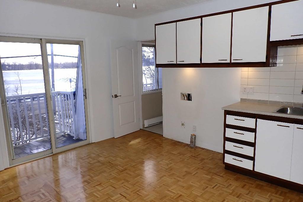 3 1/2 Laval, Duvernay Est, St-Vincent de Paul. Près du Pont A25. | 3231616