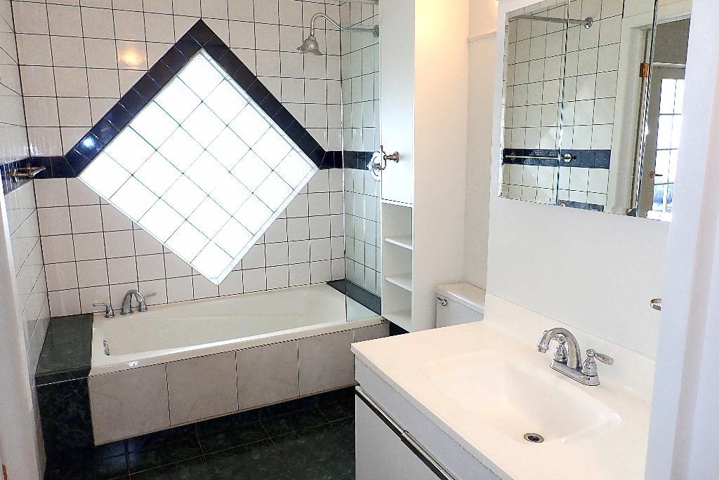 4 1/2 Laval, Duvernay Est, St-Vincent de Paul. Près du Pont A25. | 3231666