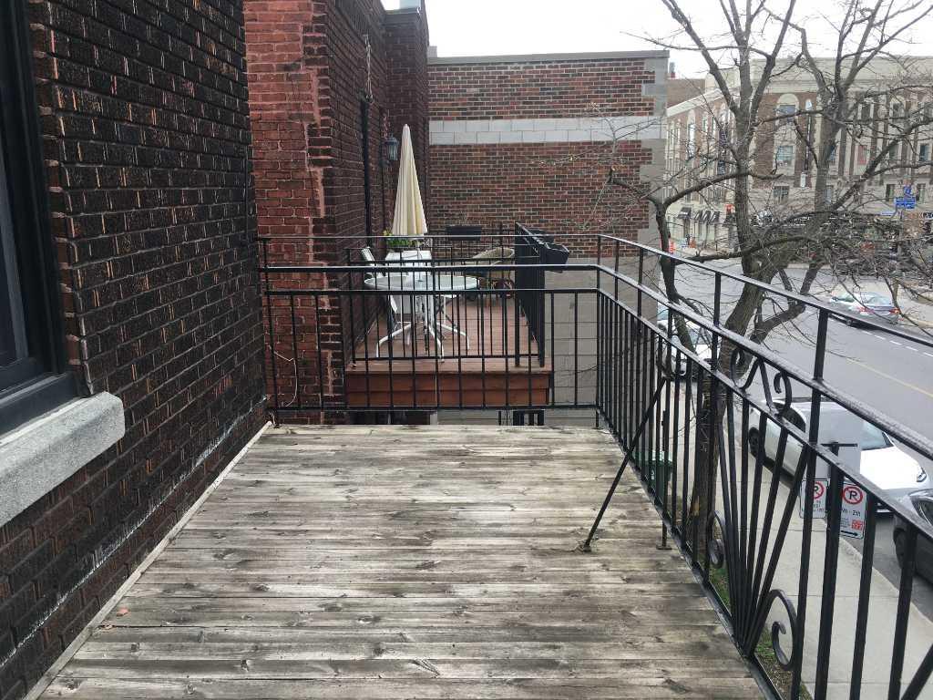 Beautiful & luminous upper duplex NDG: 6 and half + den. Volumes & details of the 1930s. 500m from the Villa-Maria metro station & close to all stores | 3231734