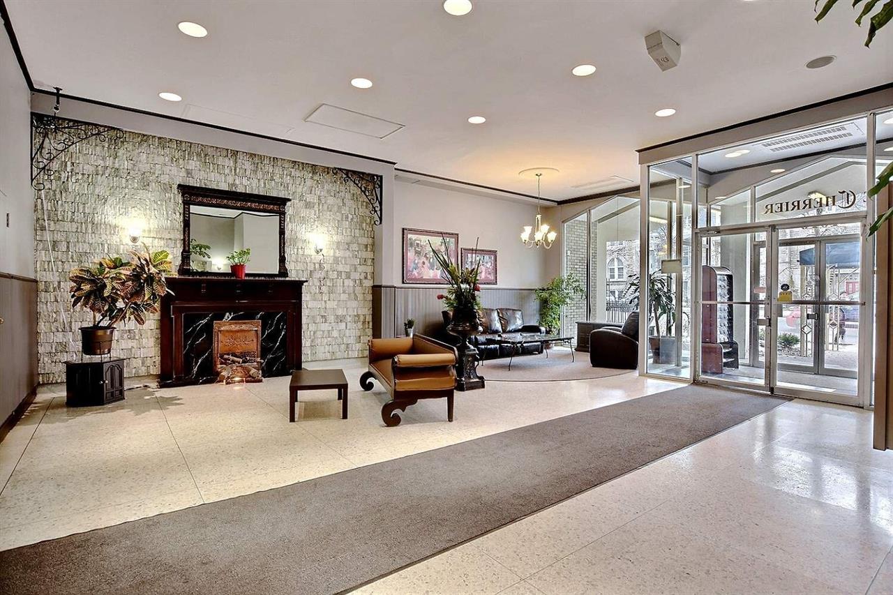 Grand Studio Renové Avec Vue Et Balcon! Tout Inclus - 1010 Cherrier, Montréal | 3232331