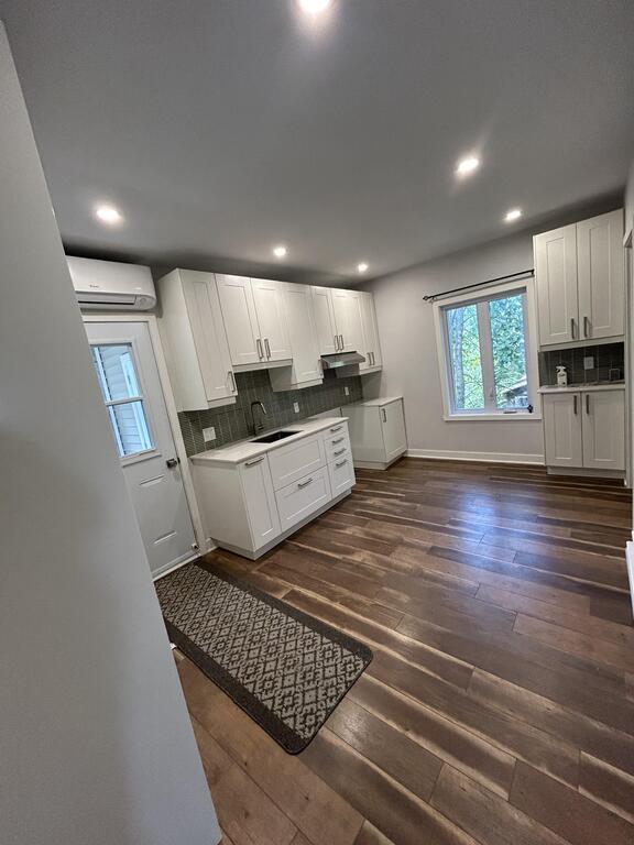 Saint-Hubert - 3 1/2 Rénové Avec Parking | 3232340