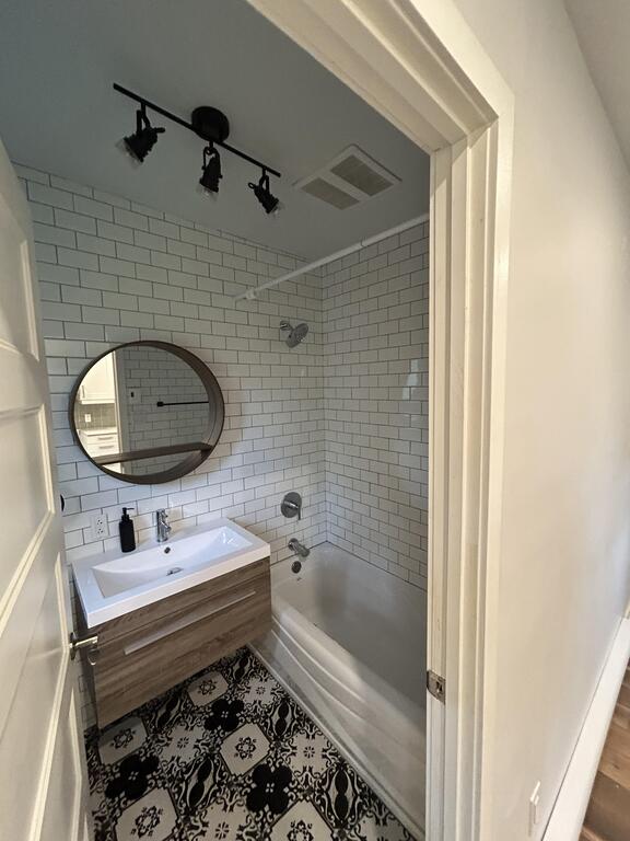 Saint-Hubert - 3 1/2 Rénové Avec Parking | 3232340