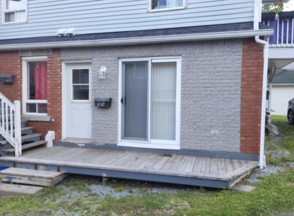 Joli 11/2 devant un parc | 3232516