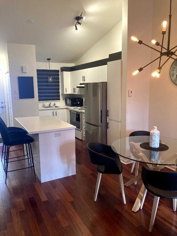 4 1\2 sur deux étages à Stoneham | 3232571