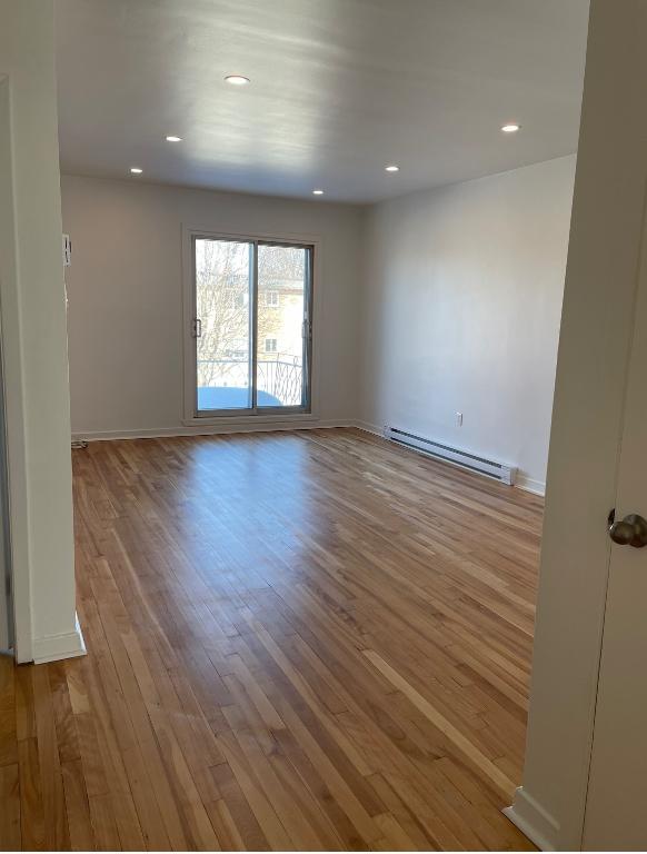 Logement Spacieux et Ensoleillé | 3232580