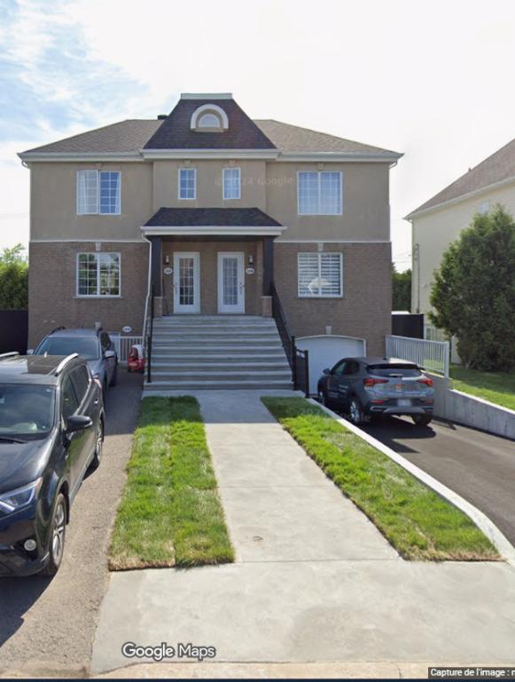 71/2 * Secteur Bellefeuille * Garage * Cours * Rangements exceptionnels * Tout Rénové * Maison * Triplex * Très lumineux * Cartier Résidentiel | 3232612