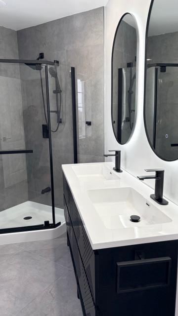 71/2 * Secteur Bellefeuille * Garage * Cours * Rangements exceptionnels * Tout Rénové * Maison * Triplex * Très lumineux * Cartier Résidentiel | 3232612