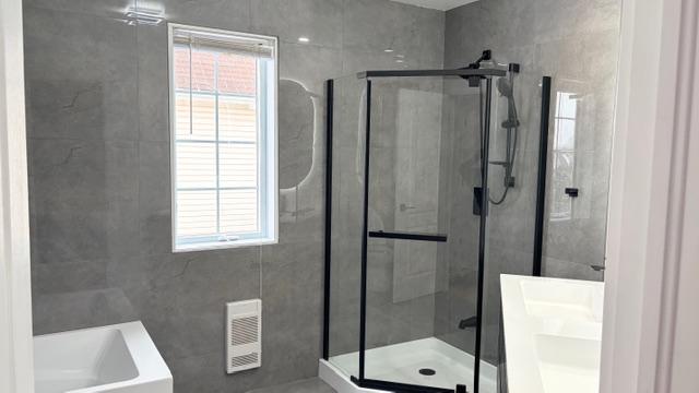 71/2 * Secteur Bellefeuille * Garage * Cours * Rangements exceptionnels * Tout Rénové * Maison * Triplex * Très lumineux * Cartier Résidentiel | 3232612