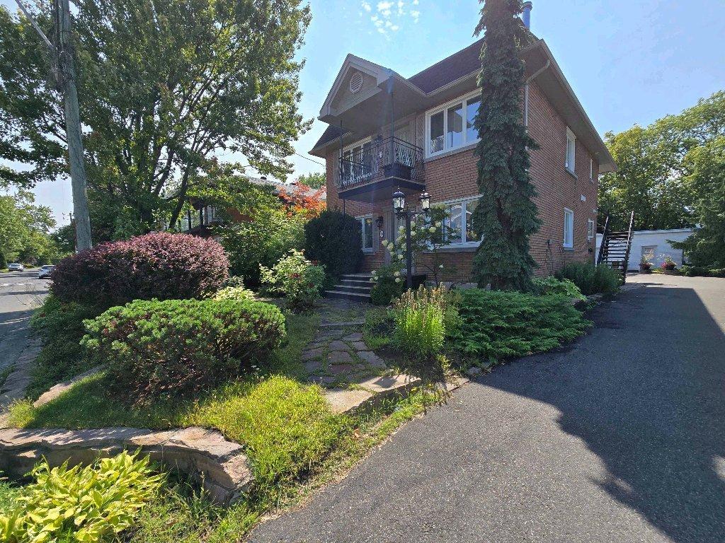 Grand 8 1/2 ( 4 chambres et 2 salles de bains) Vieux-Chambly | 3232669