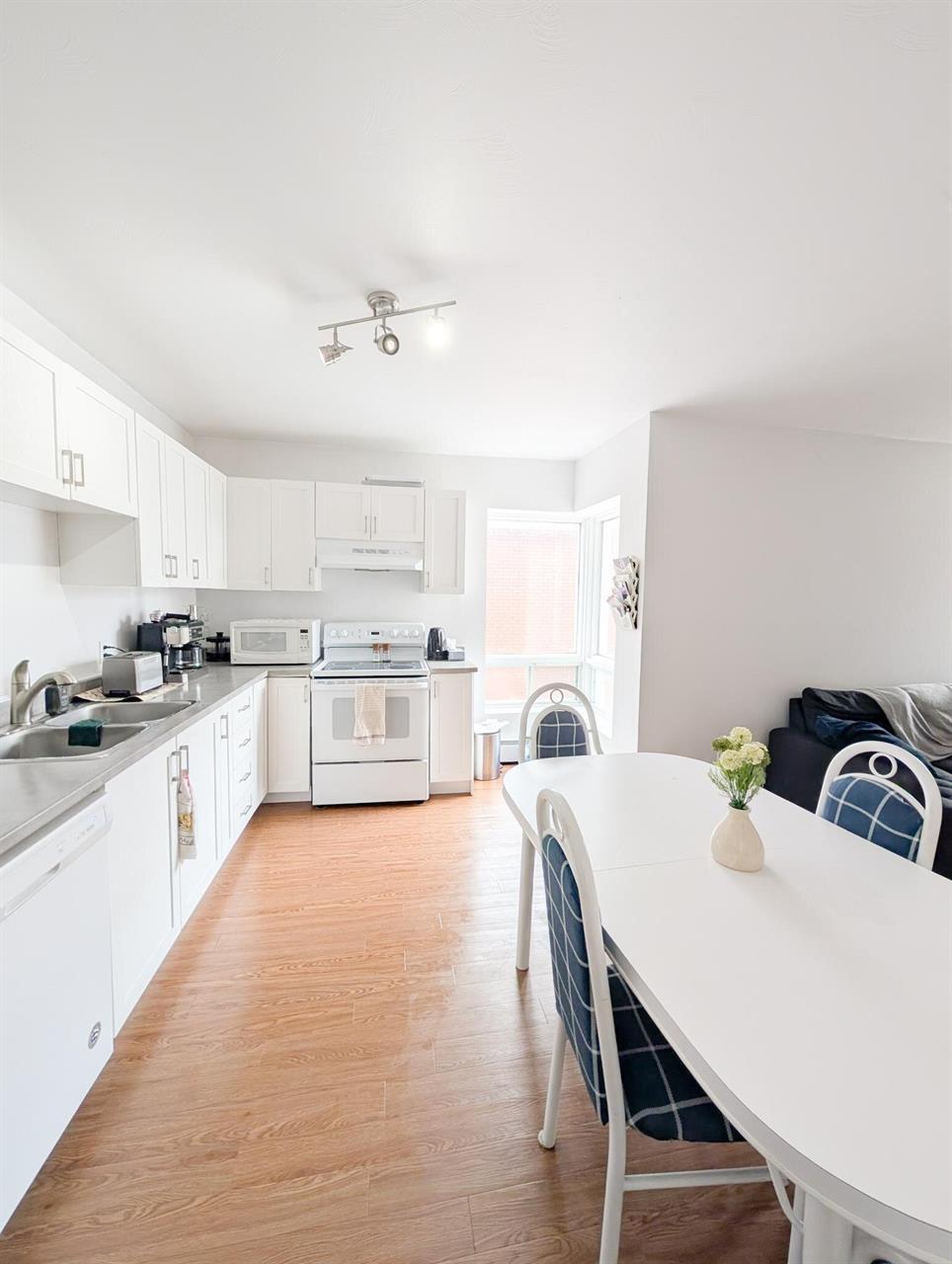 Immeuble - 560 Jacques-Cartier 4 ½ – Spacieux Et Lumineux | 3233382