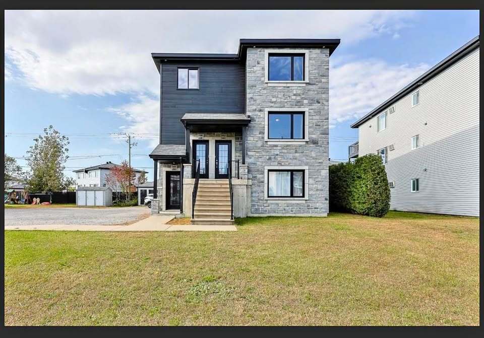 BELLE APPARTEMENT (4 1/2) A LOUER | 3233453