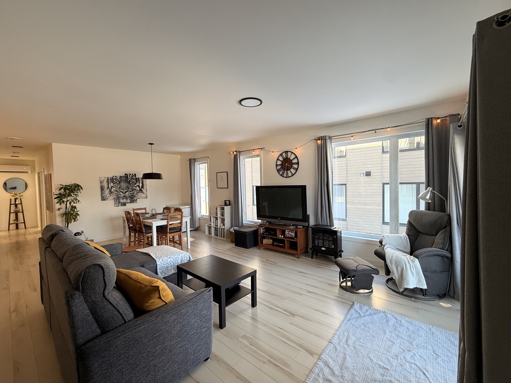 BEAU 5 1/2 | INTERNET INCLUS | REMISE | 3233456