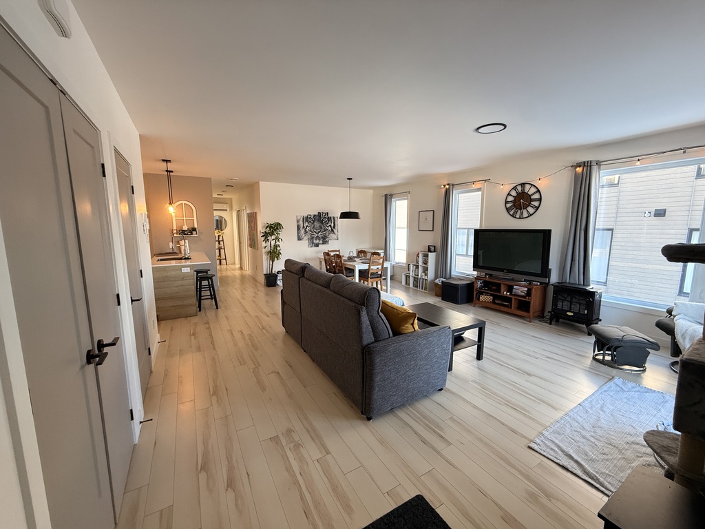 BEAU 5 1/2 | INTERNET INCLUS | REMISE | 3233456