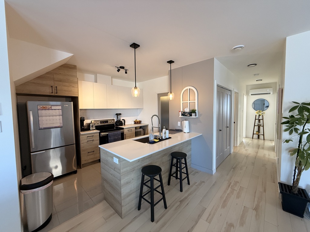 BEAU 5 1/2 | INTERNET INCLUS | REMISE | 3233456