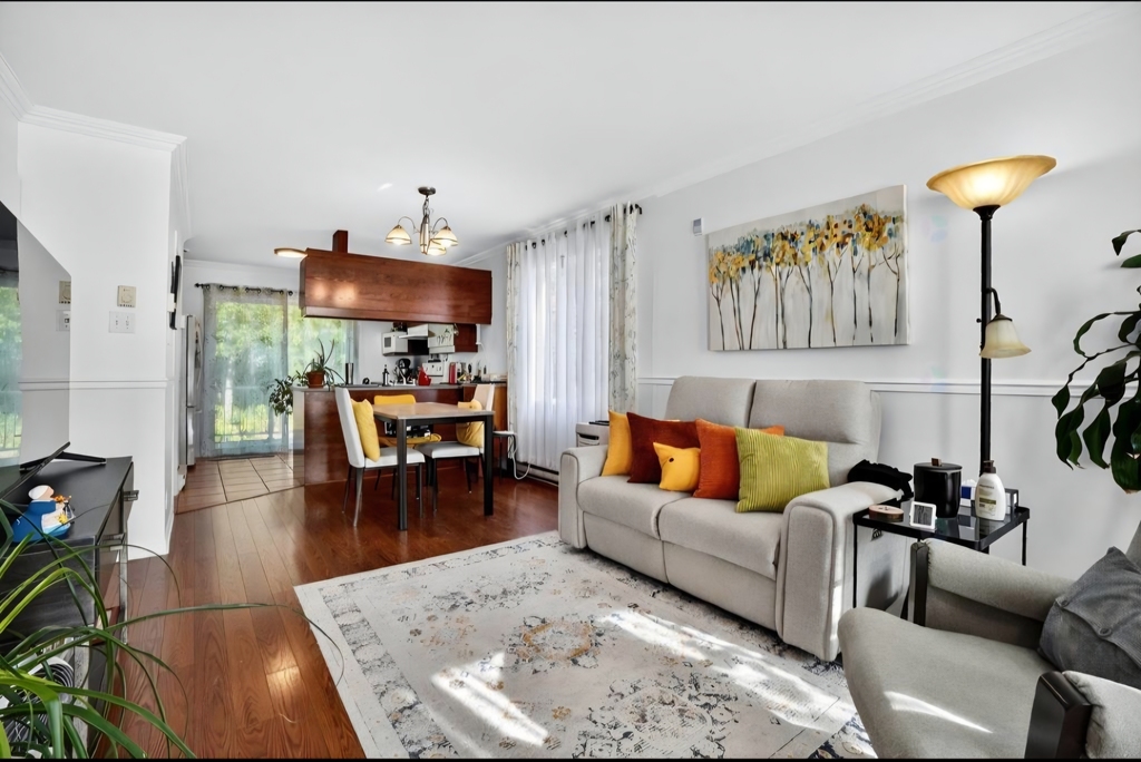 4 1/2 STYLE MAISON DE VILLE SUR 2 ÉTAGE | 3233470