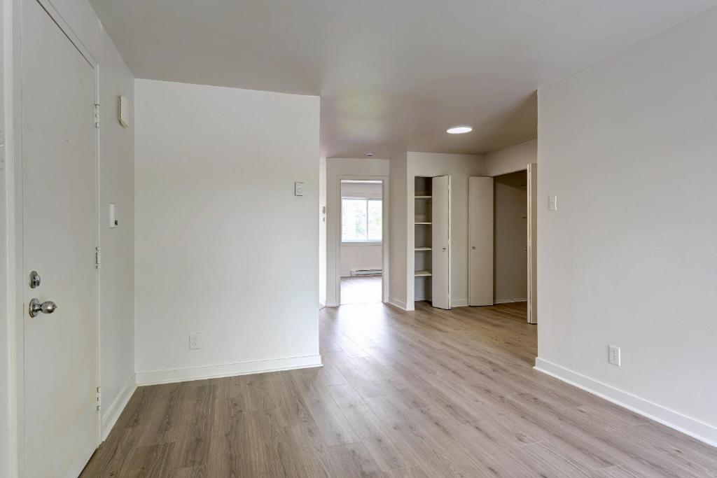 4 1/2 rénové à Pointe-aux-Trembles - Juillet - Internet inclus | 3233517