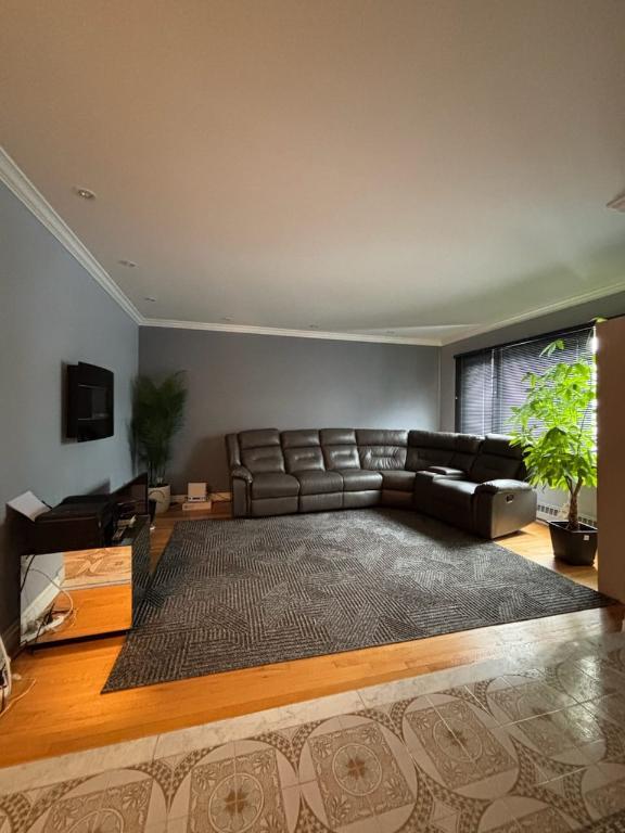 Grand 5 et demi dans un duplex a Lasalle | 3233557