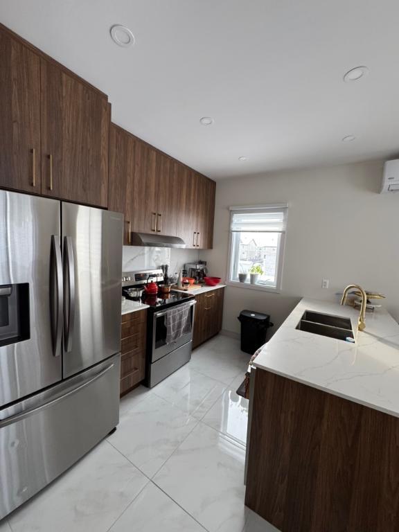 4.5 A LAVAL TRÈS TRANQUILLE CONSTRUCTION SUPÉRIEURE!! | 3233568