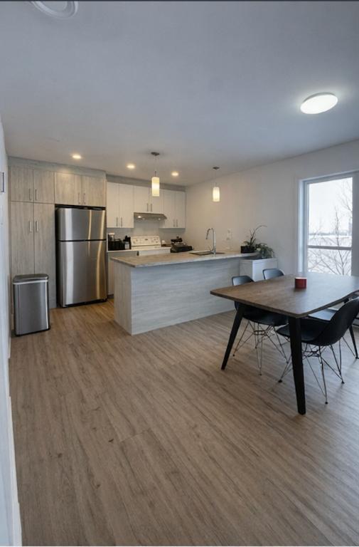 🏡 4 ½ à louer – Pointe-aux-Trembles | Disponible juillet/ 1 STATIONNEMENT INCLUS / INTERNET INCLUS / SUR 2 ÉTAGES | 3233582