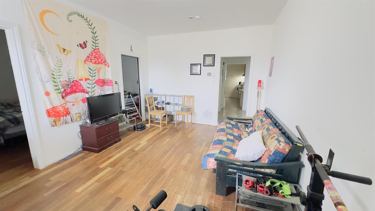 Immeuble - 826-836 Short/901-909 Courcelette Grand 5 1/2 à Louer | 3233895