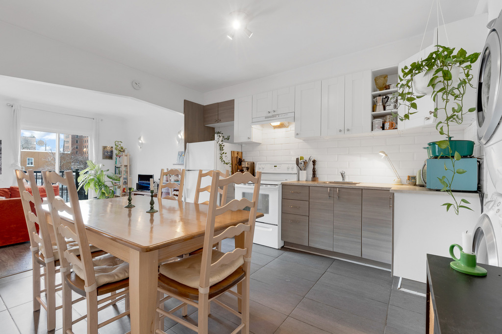 Appartement Renové En Face Du Metro | 3233904