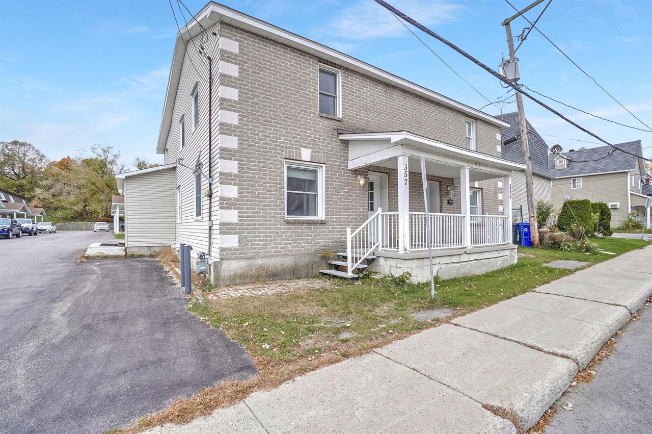 357 Avenue De Buckingham (Buckingham) Grand Appartement De Trois Chambres | 3233930