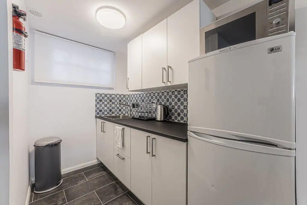 Studio Meublé à 3 minutes à pied du métro Jean-Talon | 3233954