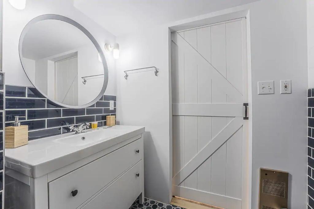 Studio Meublé à 3 minutes à pied du métro Jean-Talon | 3233954